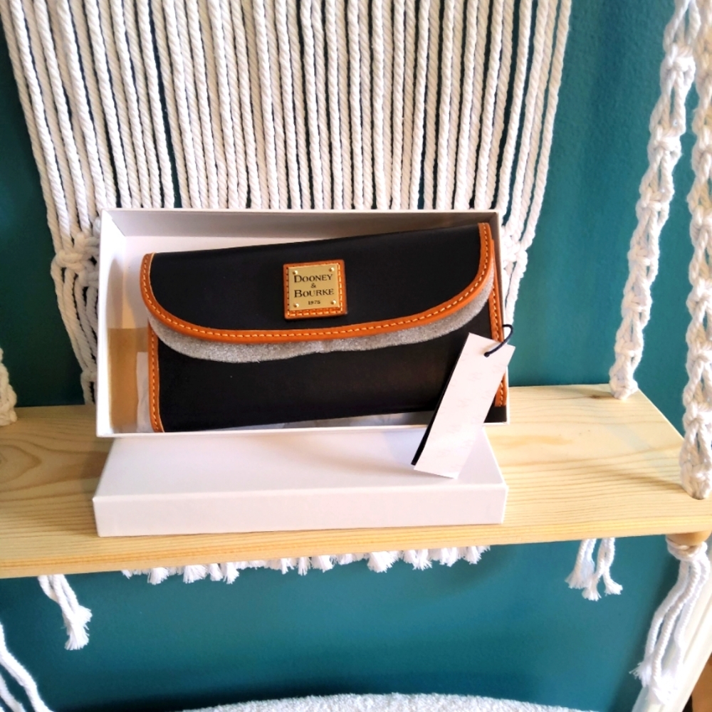 COPY - Dooney and Bourke Wexford  Continental Wallet